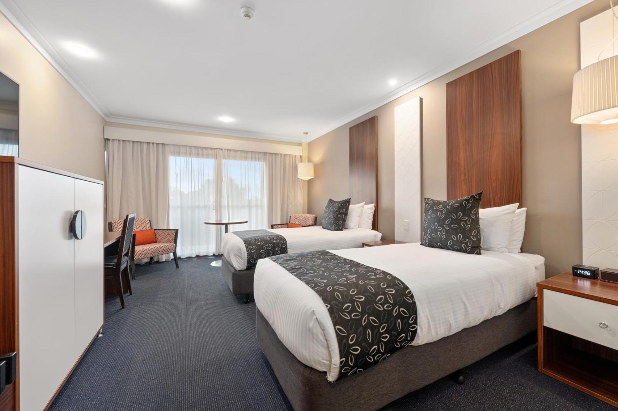 Quality Hotel Taylors Lakes Eksteriør billede